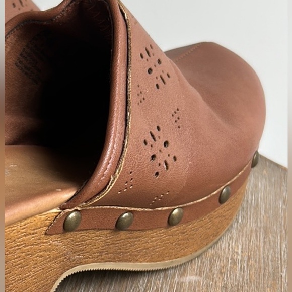 American Eagle Tan Bohemian Chunky Heel Clogs Size 7.5 - Picture 13 of 16